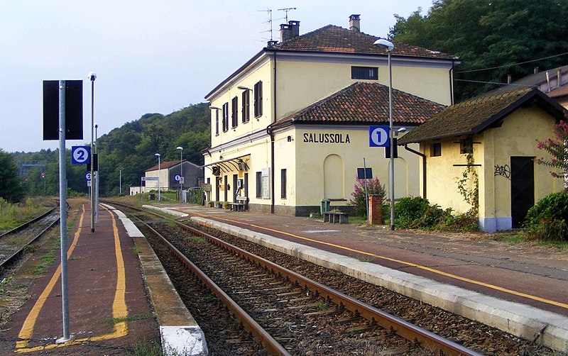 File:Salussola stazione.jpg