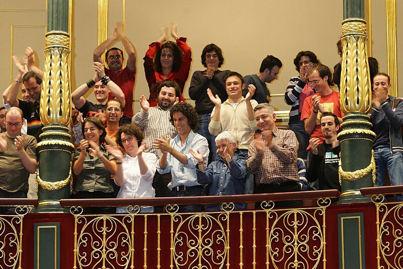 Fil:Same-sex marriage celebration Spain.jpg