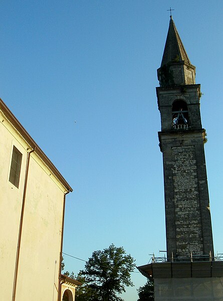 File:San Martino di Colle Umberto, il campanile.jpg