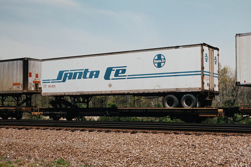 File:Santa Fe TOFC (Trailer on Flat Car) (10589289363).jpg