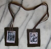 The Scapular of Our Lady of Mount Carmel (Brown Scapular). Scapulaire nd mont carmel.jpg