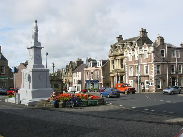 Selkirk Market Place: the tall building on the right is the Bank of Scotland Buildings, the former offices of Selkirkshire County Council