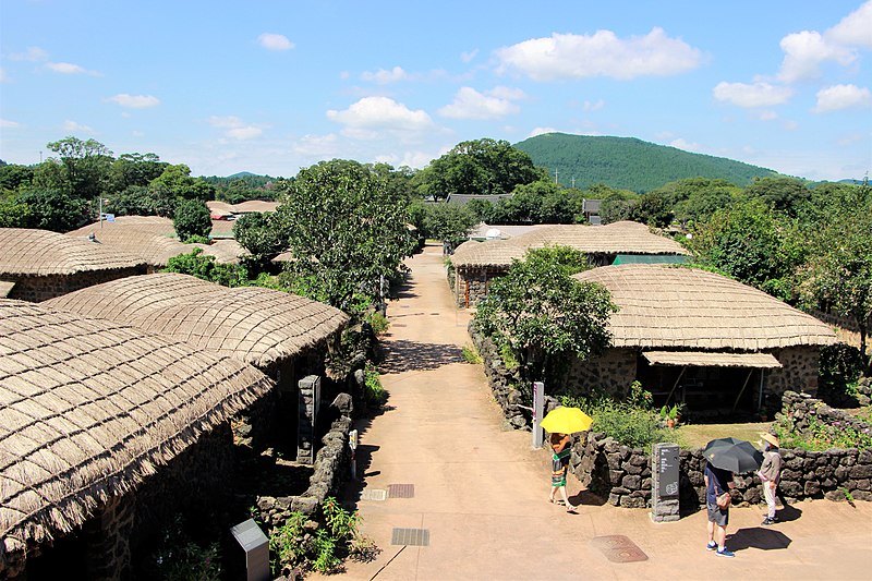 File:Seongeup Historic Village.jpg