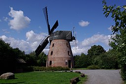 Söhlde, Niedersachsen, Deutschland, eine alte Mühle am Ortsrand. Die Mühle ist 1810 erbaut worden und war bis 1958 in Betrieb. Heute ist es das Stande...
