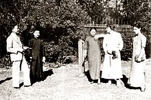 Линь Юйтан (крайний слева) и Лу Синь в компании Агнес Смедли (справа в центре) и Сун Цинлин (первая справа)