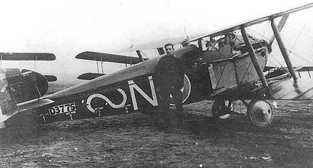 No. 87 Squadron Dolphin flown by Cecil Montgomery-Moore. A Lewis gun is mounted atop the lower right wing