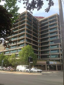 St George Center, Canberra (alternatif görünüm) .JPG