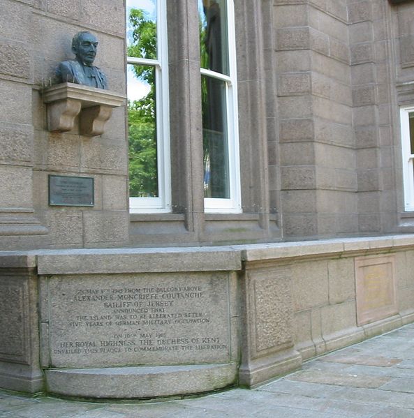 File:States Building plaques bust.jpg