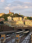 Italiano: Stazione ferroviaria di Genova Piazza Principe. Sullo sfondo in alto si nota il castello d'Albertis.