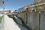 Steinmauer beim Pensionistenheim in Wilhelmsburg