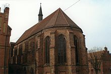 Ehem. Katharinenkirche, heute Musikforum; rechts Giebel des Altmärkischen Museums