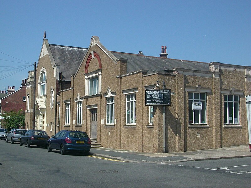 File:Stoneham Road Baptist Church, Hove 01.JPG