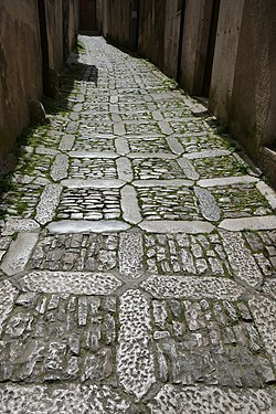 Straßenpflaster in Erice, Sicily