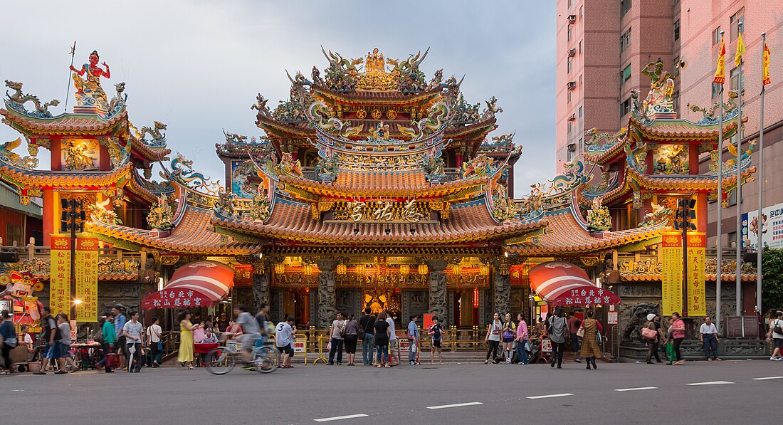 File:Taipei Taiwan Ciyou-Temple-in-Songshan-01.jpg