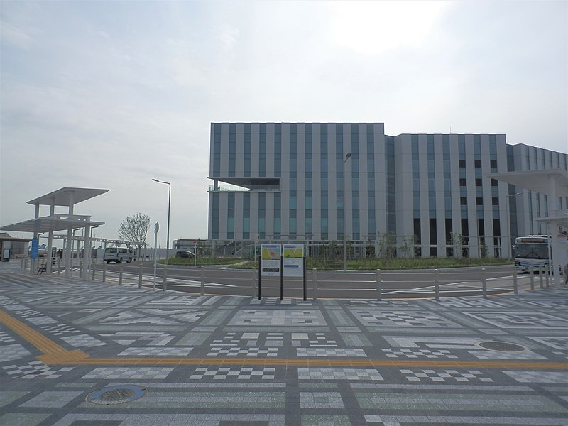 File:Tenkūbashi Station Traffic Square.jpg