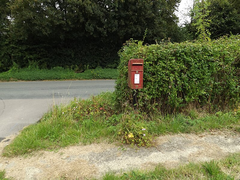 File:The Street Postbox - geograph.org.uk - 5087835.jpg