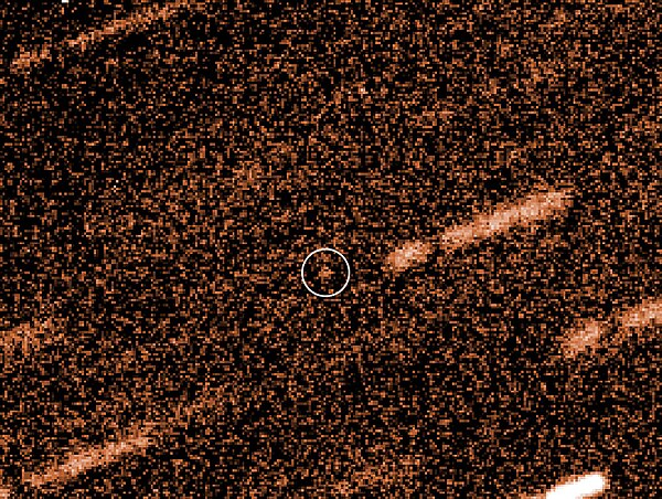 Image: The VLT images the very faint Near Earth Object 2009 FD