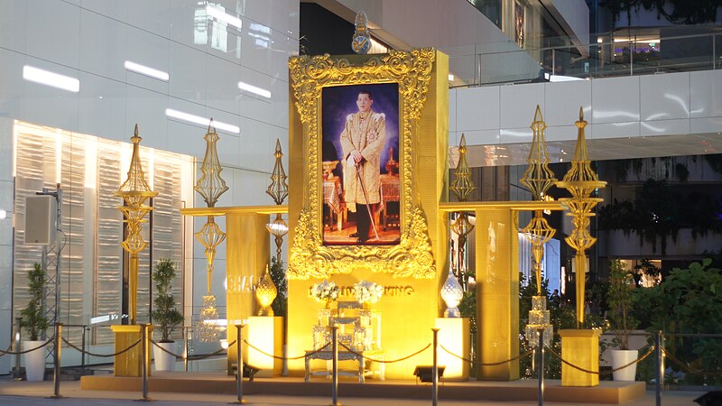 File:The portrait of king Vajiralongkorn.jpg