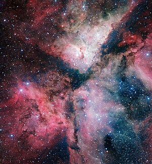 Velkolepá mlhovina Carina vytvářející hvězdy zobrazená dalekohledem VLT Survey Telescope.jpg