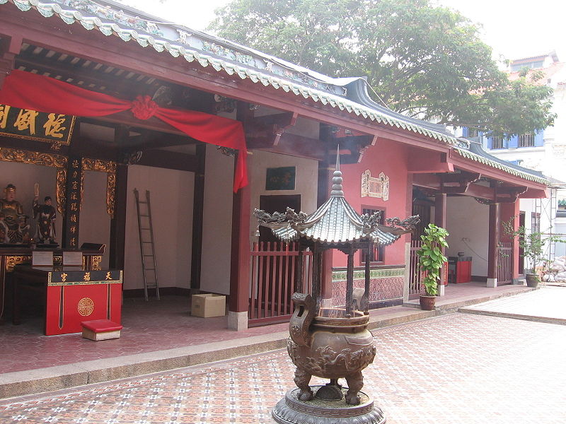 File:Thian Hock Keng 6, Oct 06.JPG