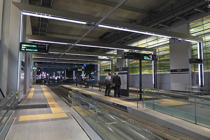 File:Toyama-Eki Station 2017.JPG