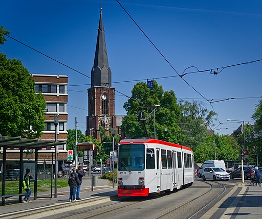 Tram M8C Krefeld Bockumer Kirche