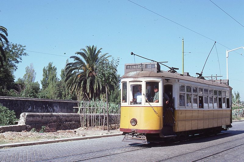 File:Trams de Lisbonne, Tram 350.jpg