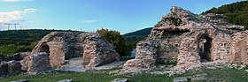 Las ruinas de la antigua fortaleza que protegía la Puerta de Trajano