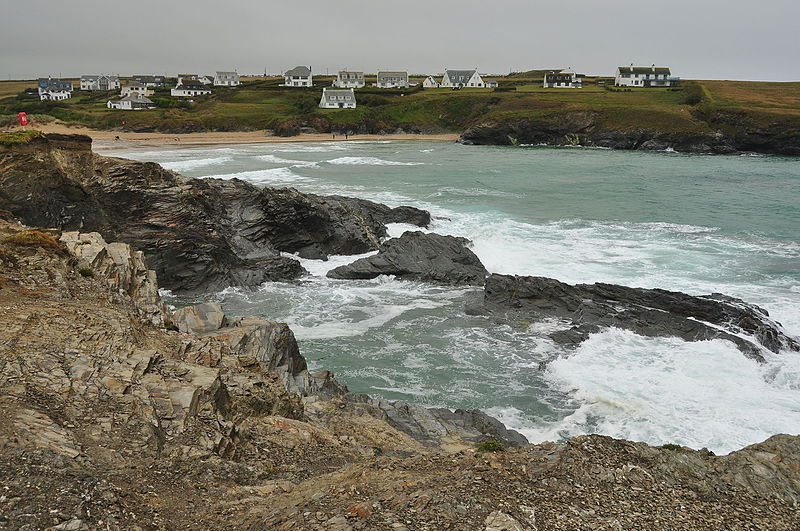 File:Treyarnon Bay (5551).jpg