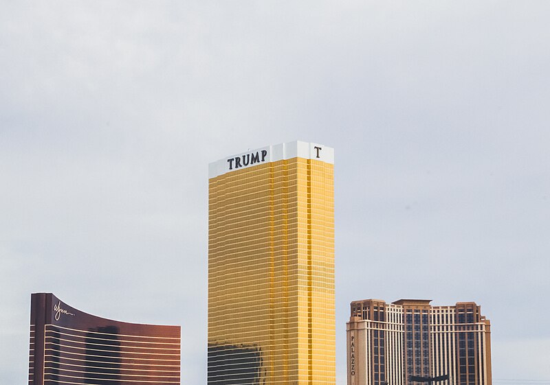 File:Trump Tower short buildings (Unsplash).jpg