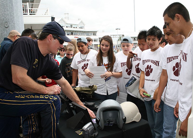 File:US Navy 090506-N-5366K-144 Chief Special Warfare Operator (SEAL) William Davis, assigned to the U.S. Navy Parachute Team the Leap Frogs, shows children military equipment at Dr. Pepper Ball Park after the Team parachuted into t.jpg