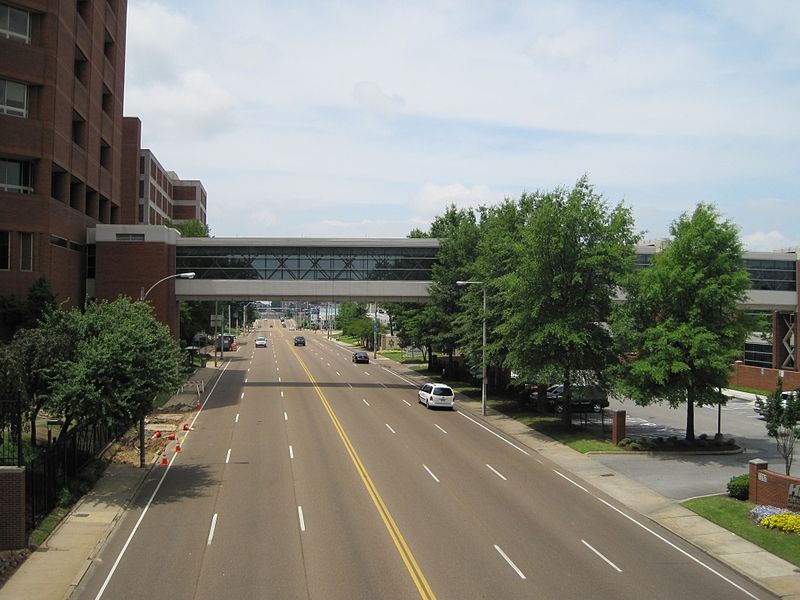 File:Union Ave Memphis TN at Cleveland St west 06.jpg