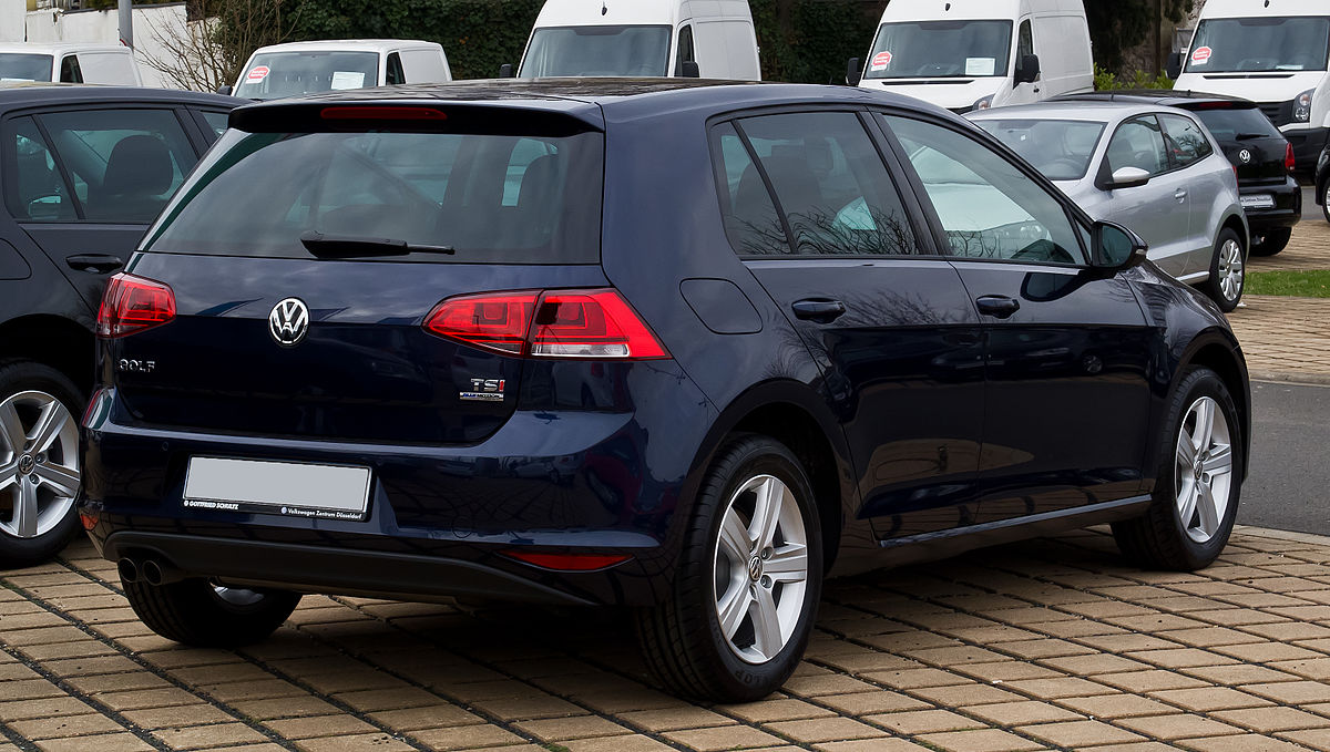 File:VW Golf 1.2 TSI BlueMotion Technology Comfortline (VII) –  Frontansicht, 4. Januar 2014, Düsseldorf.jpg - Wikimedia Commons