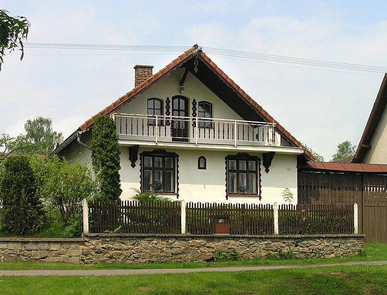 File:Vepříkov, rural house.jpg