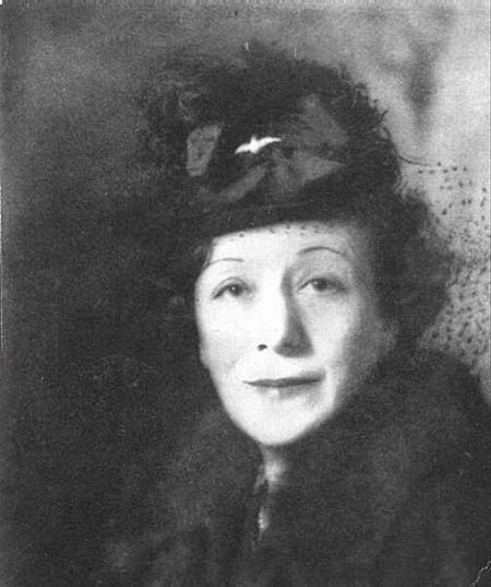 Vera Weizmann portrait 1929-30.jpeg