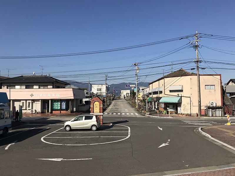 File:View in front of Ushizu Station 2.jpg