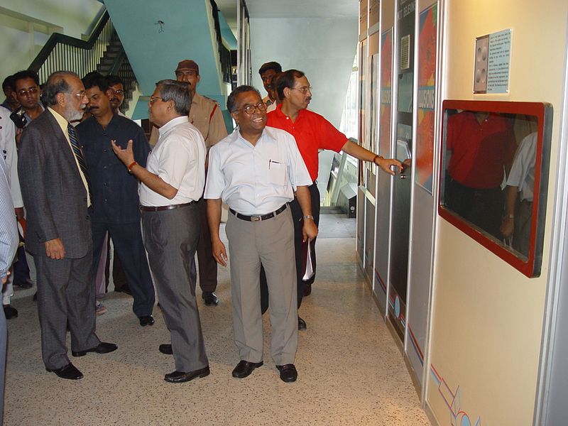 File:Viren J Shah Visits Exhibition Illusions - BITM - Kolkata 2004-05-02 01384.JPG