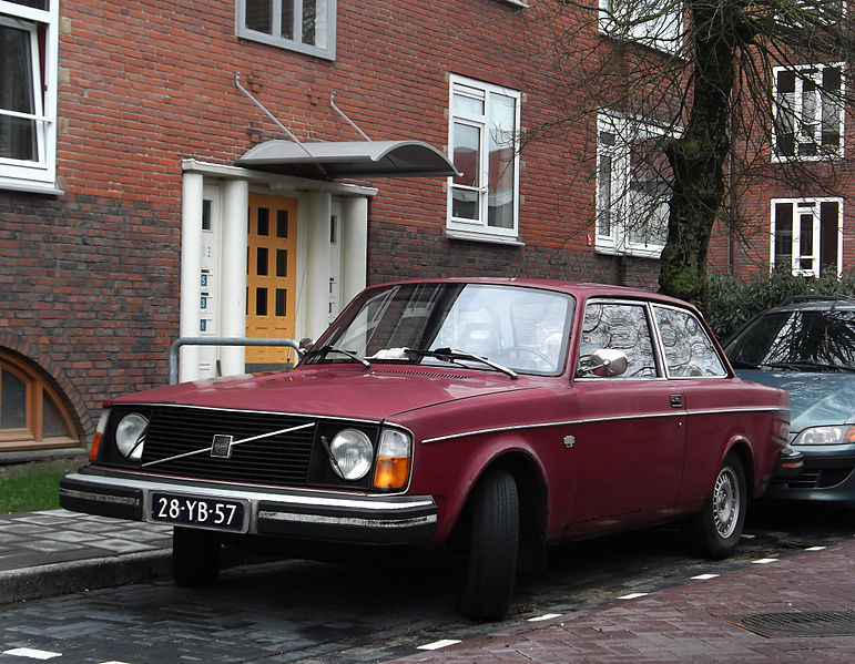 File:Volvo 242 DL (11840276614).jpg