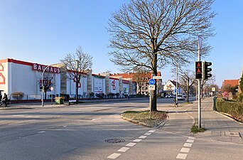 Ratzeburger Allee nahe der Querung der Bahnstrecke Lübeck–Bad Kleinen