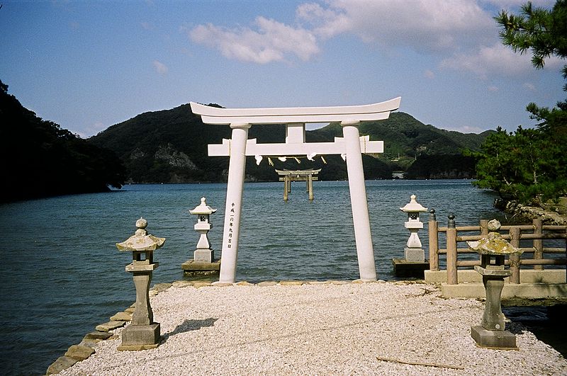 File:Watatsumi shrine.JPG