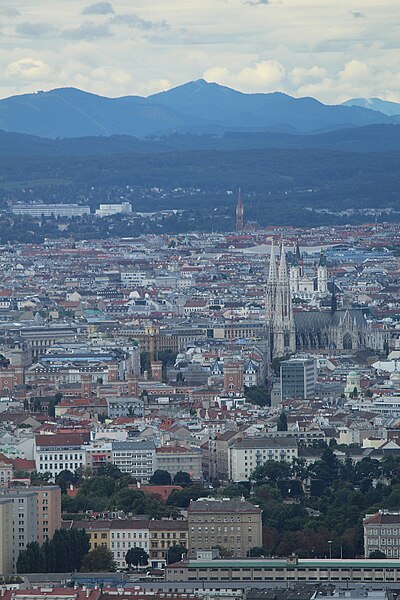 File:Wien-Donauturm, Blick zur Votivkirche und zum Wiener Wald.JPG