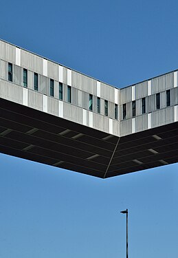 Wolkenspange - an extension building of Vienna Westbahnhof completed in 2011, planned by Architekturbüro Neumann & Steiner