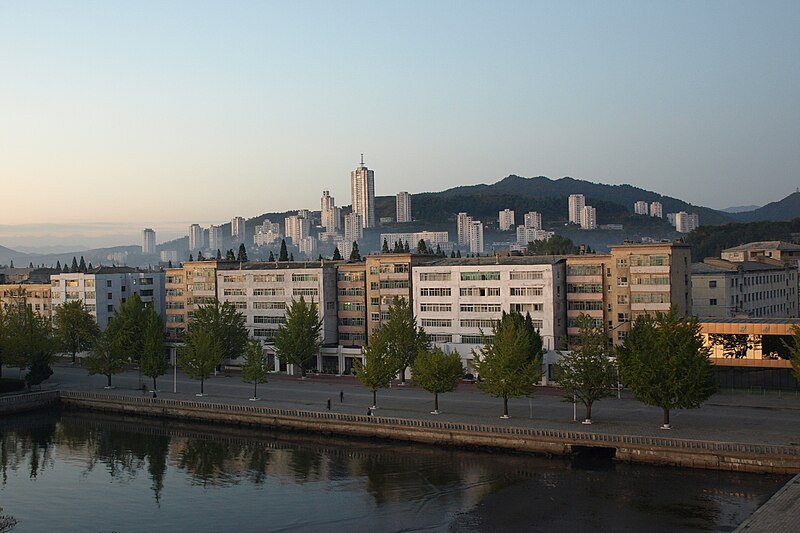 File:Wonsan waterfront (2937890043).jpg