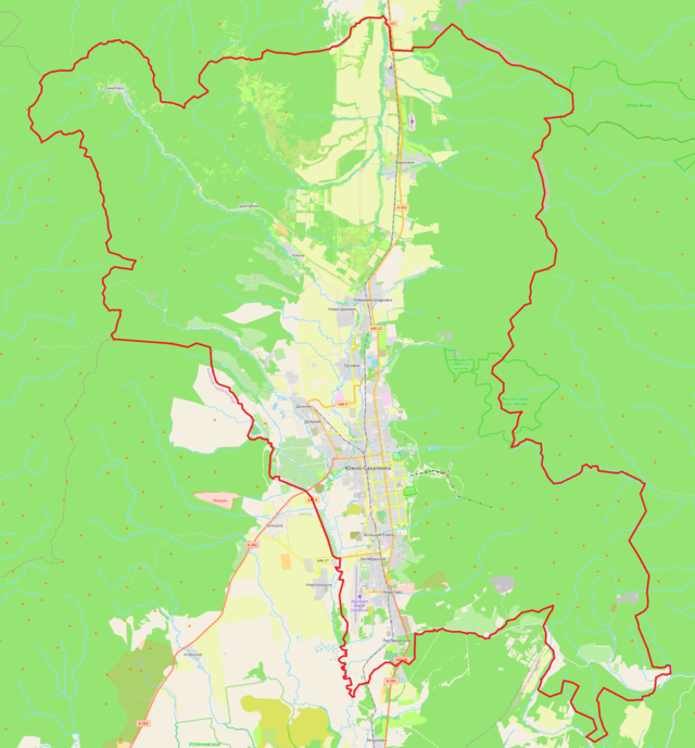 Mapa konturowa Jużnosachalińska, blisko centrum na dole znajduje się punkt z opisem „Jużnosachalińsk, sobór Zmartwychwstania Pańskiego”