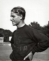 Černobílý obrázek atleta Zdeňka Koubka z profilu