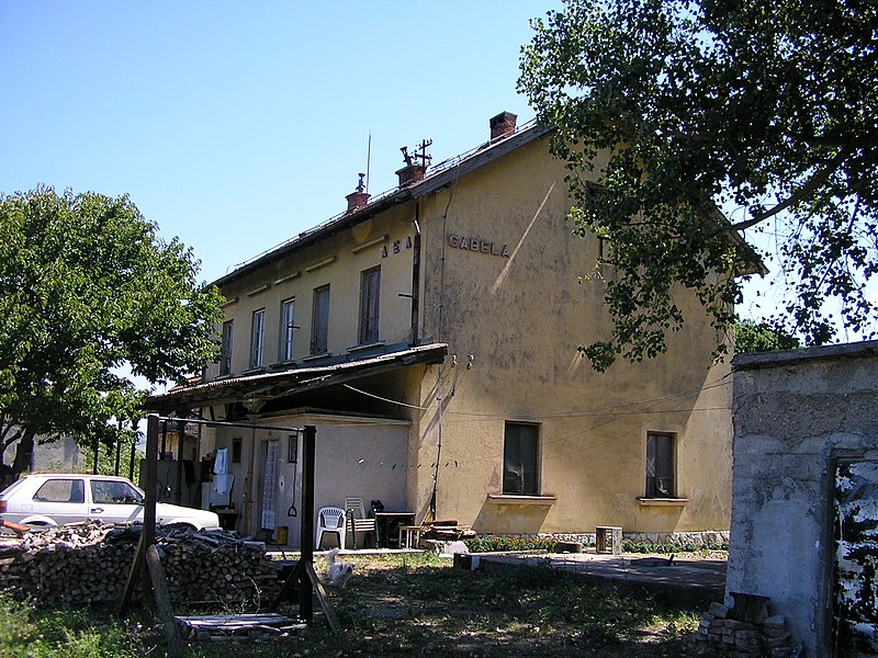 File:Zeljeznicki kolodvor Gabela.JPG