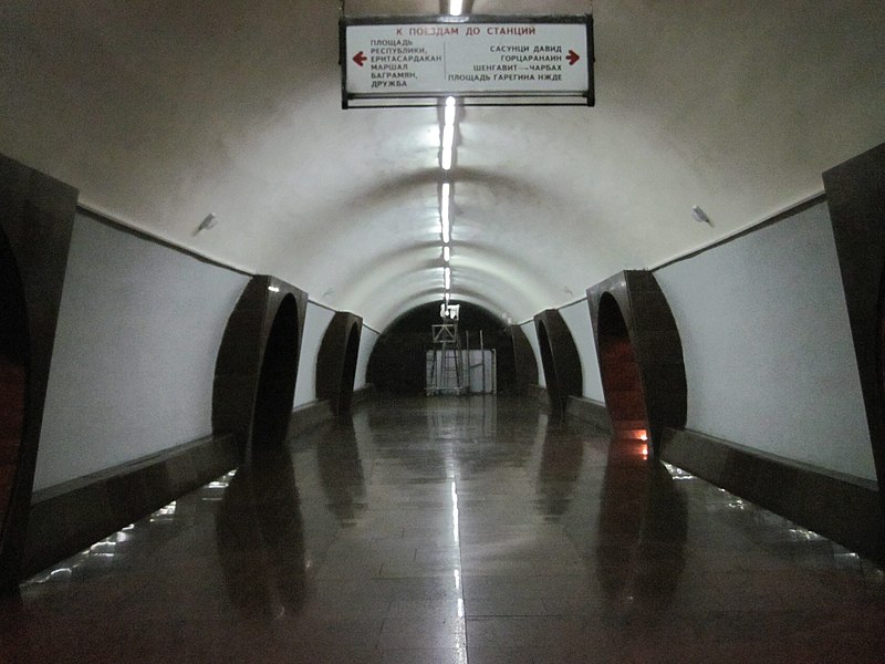 File:Zoravar Andranik metro.jpg