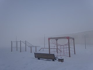 Детская площадка в холодное время года.jpg