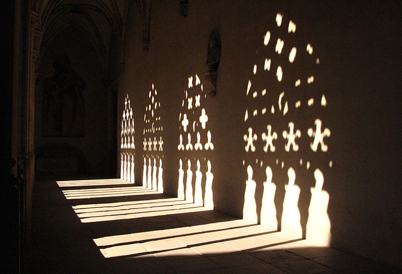 File:085 Catedral, galeria del claustre, ombres.jpg