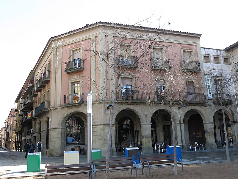 File:154 Edifici a la plaça de Sant Bernadí, 23 - c. Sant Jordi (Manlleu).jpg